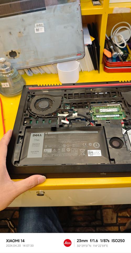 戴尔Inspiron拆机教程步骤是怎样的?-图2 戴尔Inspiron拆机教程步骤是怎样的?-图2