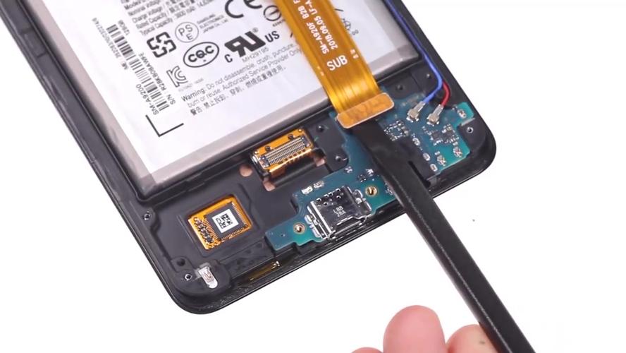 三星A7000拆机教程图解，拆机步骤有哪些？-图2