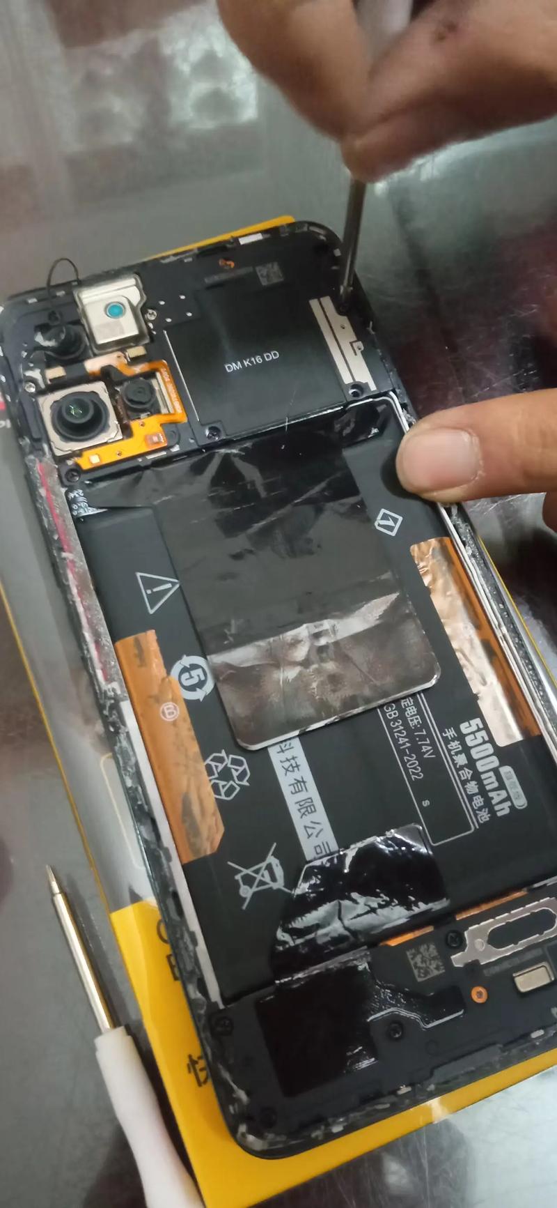 红米note4电池怎么拆？安全拆卸步骤有哪些？-图2