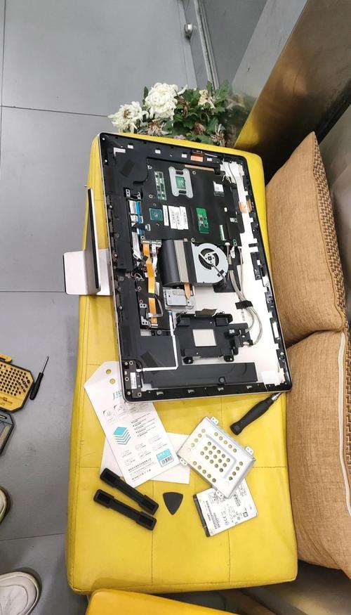 华硕K43T拆机步骤有哪些?-图1 华硕K43T拆机步骤有哪些?-图1