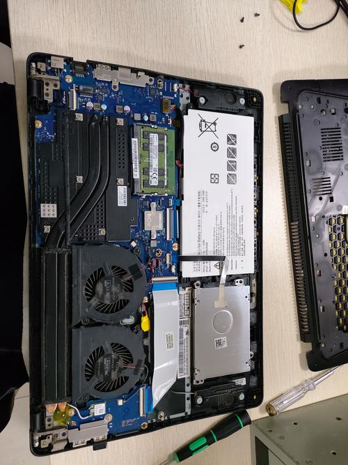 三星355v5c怎么拆机？-图1