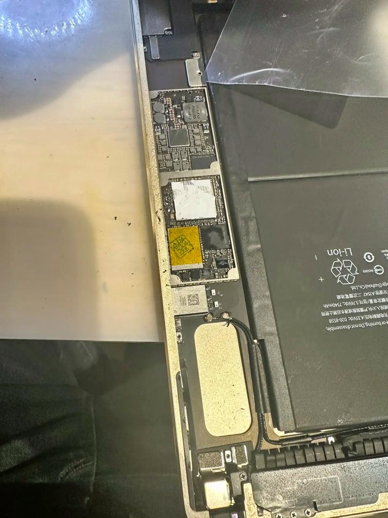 iPad2拆机教程有哪些关键步骤？-图1